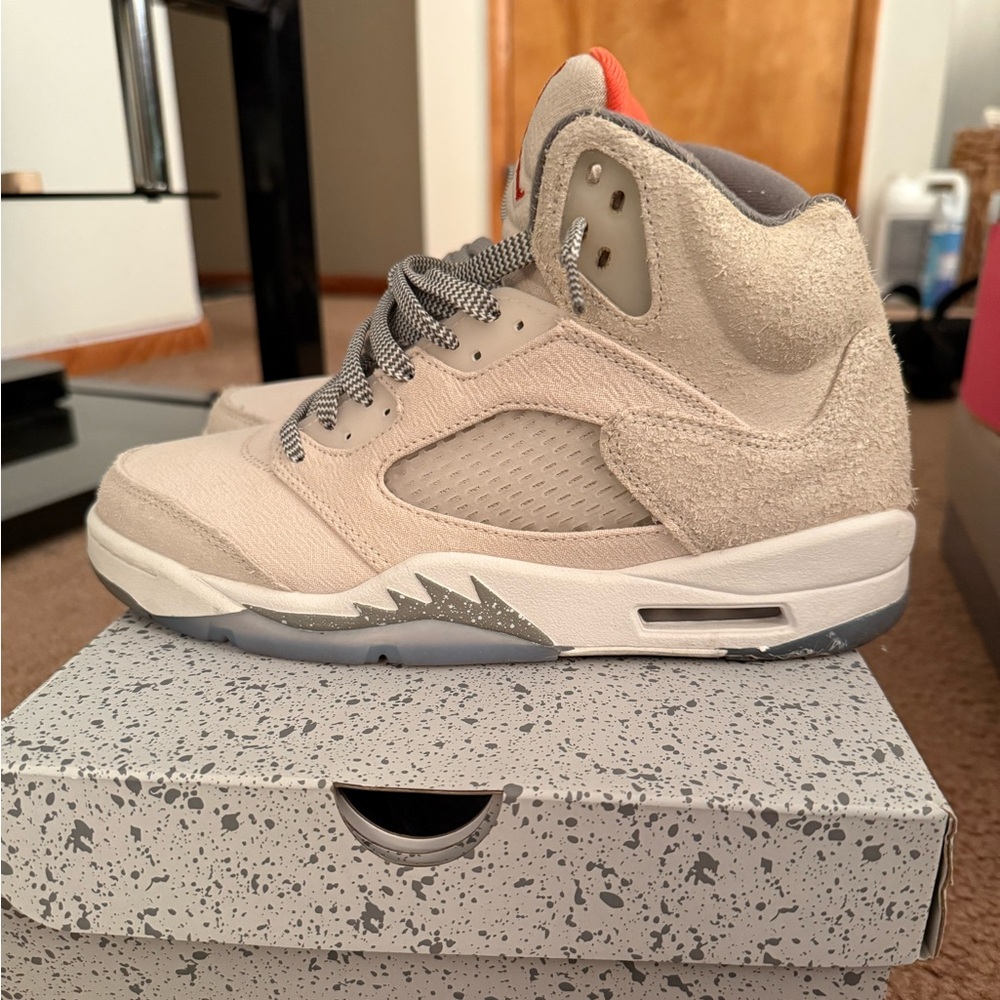 Jordan 5 Retro SE CRAFT ‘Light Orewood Brown’